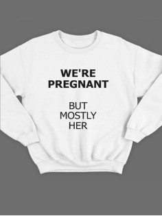 Модный свитшот - толстовка без капюшона с принтом "We're pregnant (But mostly her)"