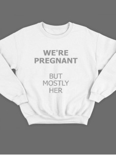 Модный свитшот - толстовка без капюшона с принтом "We're pregnant (But mostly her)"