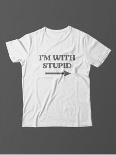 Стильная мужская футболка с надписью Im with stupid /  мужчине оригинальные необычные футболки