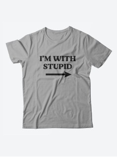Стильная мужская футболка с надписью Im with stupid /  мужчине оригинальные необычные футболки