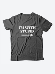 Стильная мужская футболка с надписью Im with stupid /  мужчине оригинальные необычные футболки
