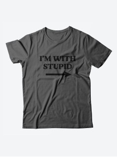 Стильная мужская футболка с надписью Im with stupid /  мужчине оригинальные необычные футболки