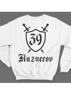 Именной свитшот с средневековым шрифтом и щитом #48