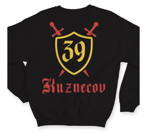 Именной свитшот с средневековым шрифтом и щитом #48