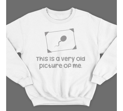 Прикольный свитшот с надписью "This is a very old picture of me" ("Это самая старая фотография меня")