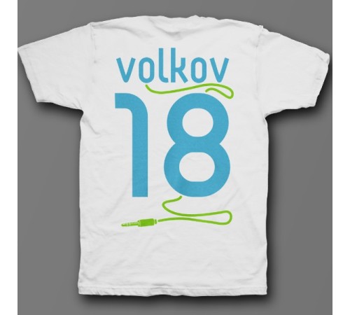 Именная футболка с аккуратным шрифтом и кабелем от наушников #38