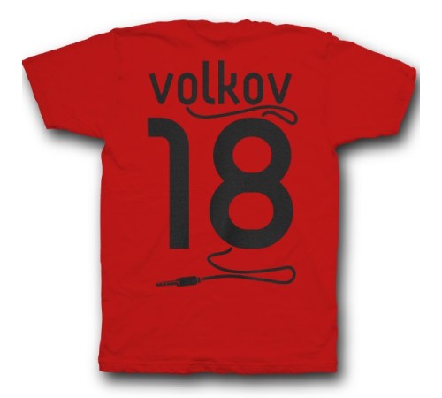 Именная футболка с аккуратным шрифтом и кабелем от наушников #38