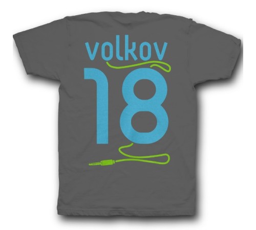 Именная футболка с аккуратным шрифтом и кабелем от наушников #38