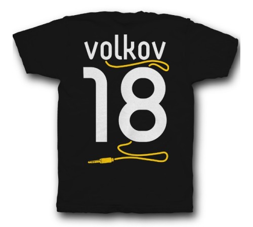 Именная футболка с аккуратным шрифтом и кабелем от наушников #38