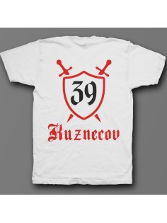 Именная футболка с средневековым шрифтом и щитом #48