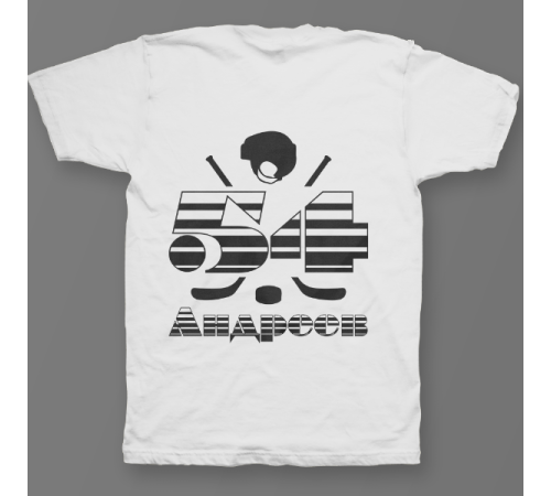 Именная футболка с полосатым шрифтом и хоккейными принадлежностями #66