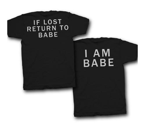 Парные футболки для влюбленных с надписями на спине "If lost return to babe" и "I am babe"