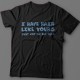Прикольная футболка с надписью "I have hair like yours just not on my head" ("У меня такие же волосы как у тебя, только не на голове")
