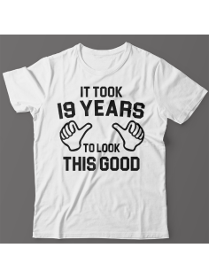 Прикольная футболка с надписью "It took 19 years to look this good"