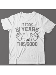 Прикольная футболка с надписью "It took 21 years to look this good"