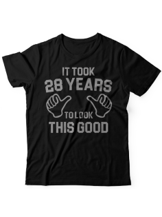 Прикольная футболка с надписью "It took 28 years to look this good"