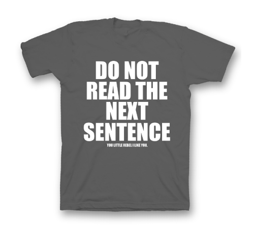 Прикольная футболка с принтом "Do not read the next sentence"