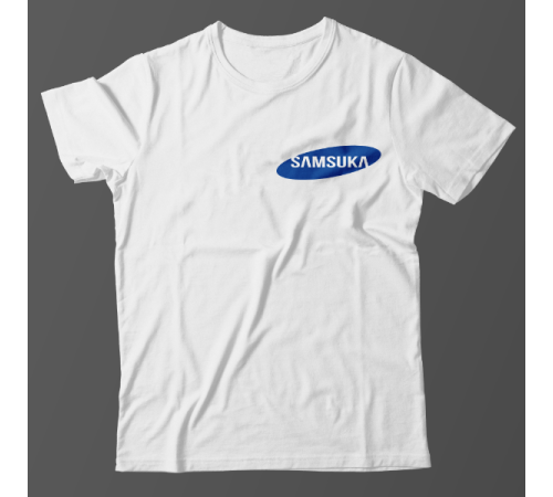 Прикольная футболка с маленькой надписью "Samsuka"