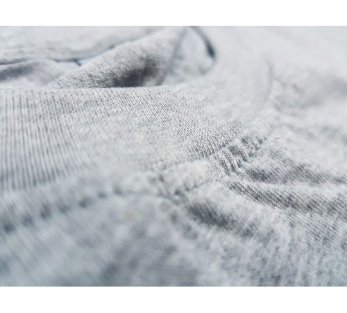 Футболка без надписи серая