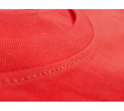 Футболка без надписи красная