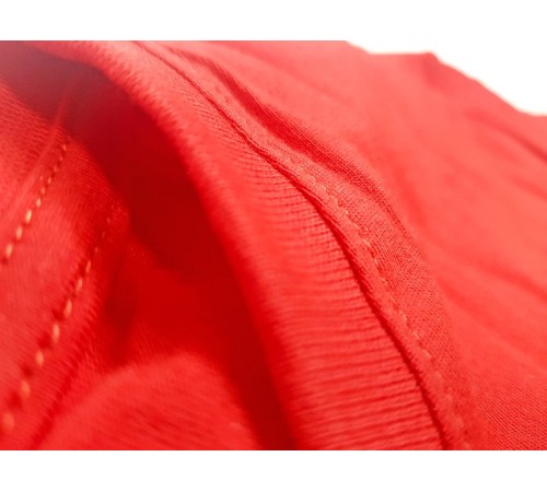 Футболка без надписи красная